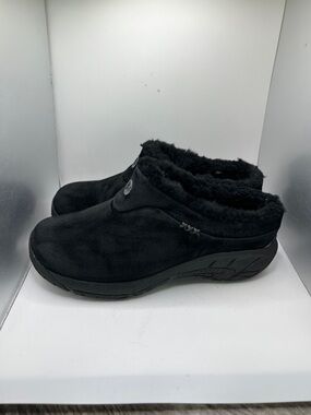 Women’s Merrell Suede Slip-On Shoes Size 7.5